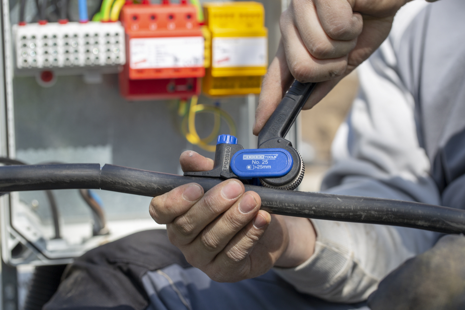 Dismantling Tool No. 25 | cable knife for longitudinal and circular cuts on round cables from 25 mm Ø I Easy working even at low temperatures